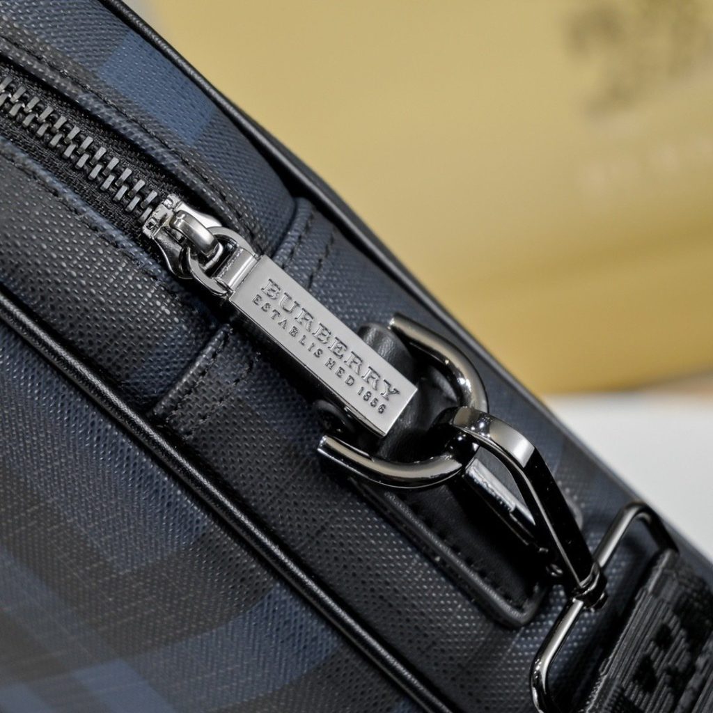 Burberry Brown Bag 001360