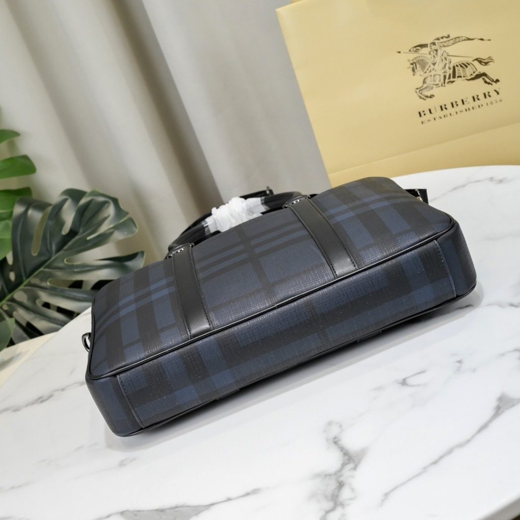 Burberry Brown Bag 001360