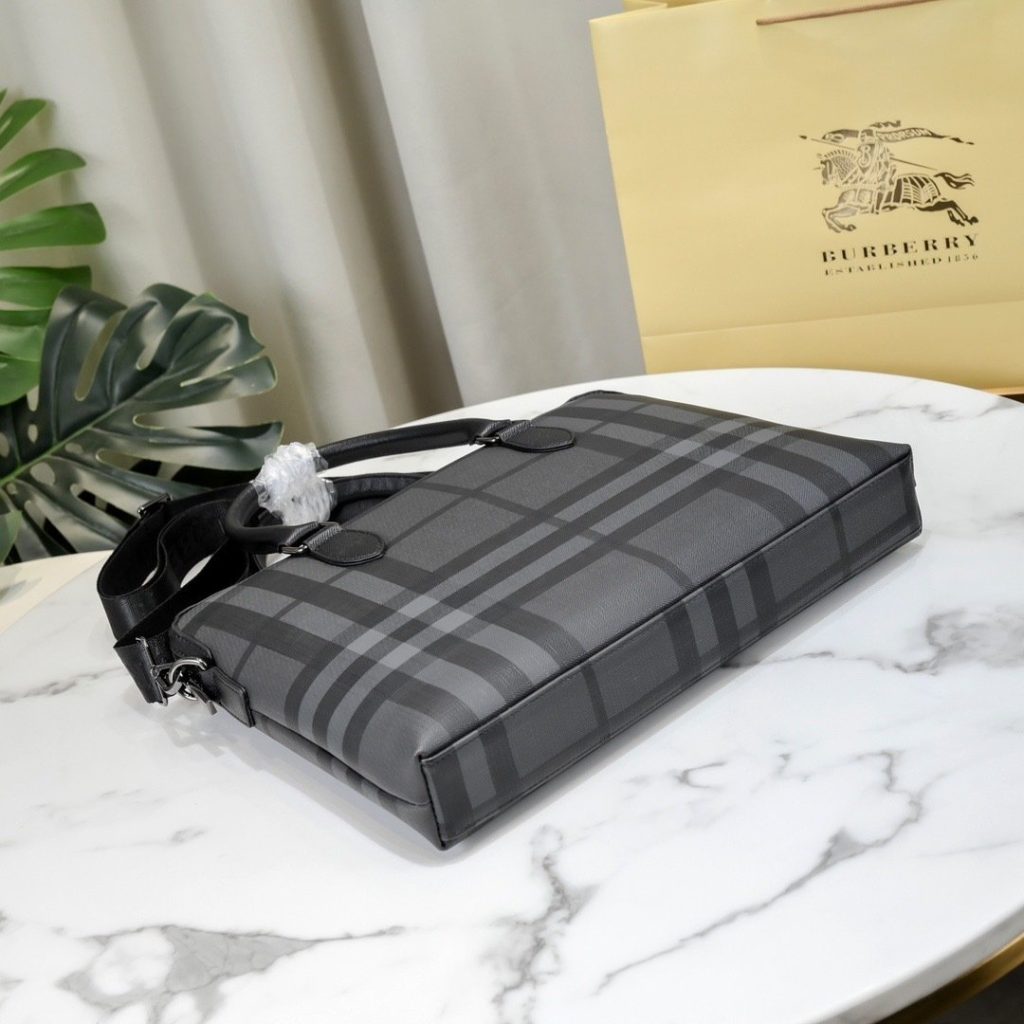 Burberry Brown Bag 001350