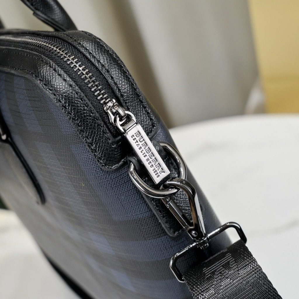 Burberry Brown Bag 001350