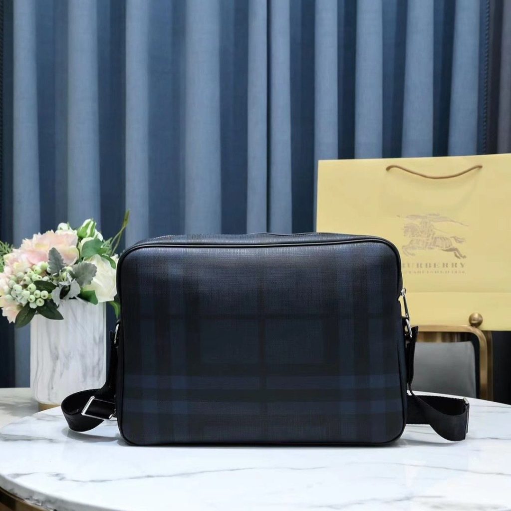 Burberry cmW58 YKK Gray Crossbody Bag 001340