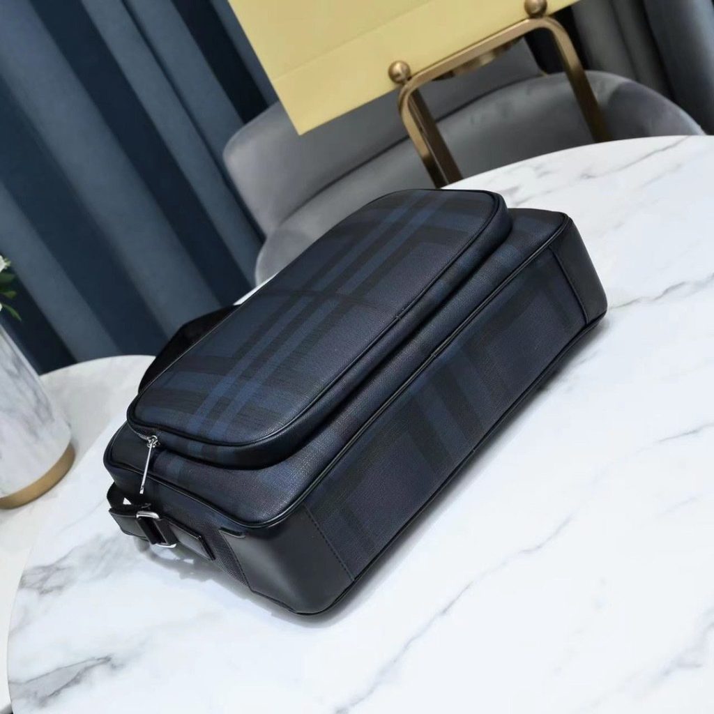Burberry cmW58 YKK Gray Crossbody Bag 001340