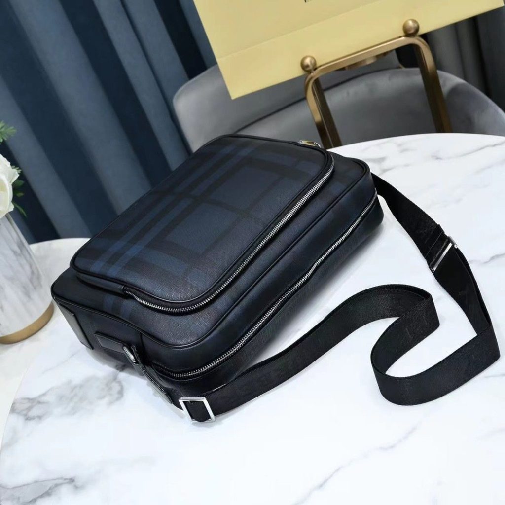 Burberry cmW58 YKK Gray Crossbody Bag 001340