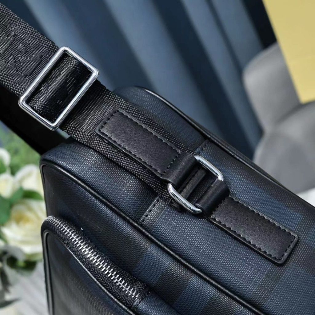 Burberry cmW58 YKK Gray Crossbody Bag 001340