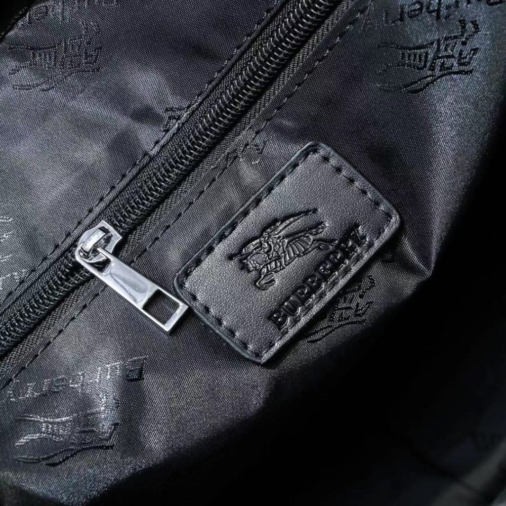 Burberry cmW58 YKK Gray Crossbody Bag 001340