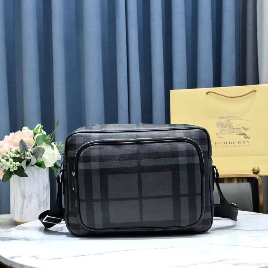 Burberry cmW58 YKK Gray Crossbody Bag 001340
