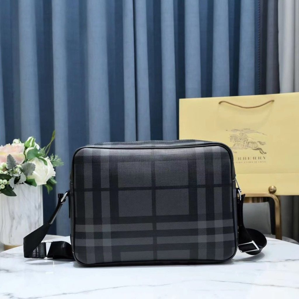 Burberry cmW58 YKK Gray Crossbody Bag 001340