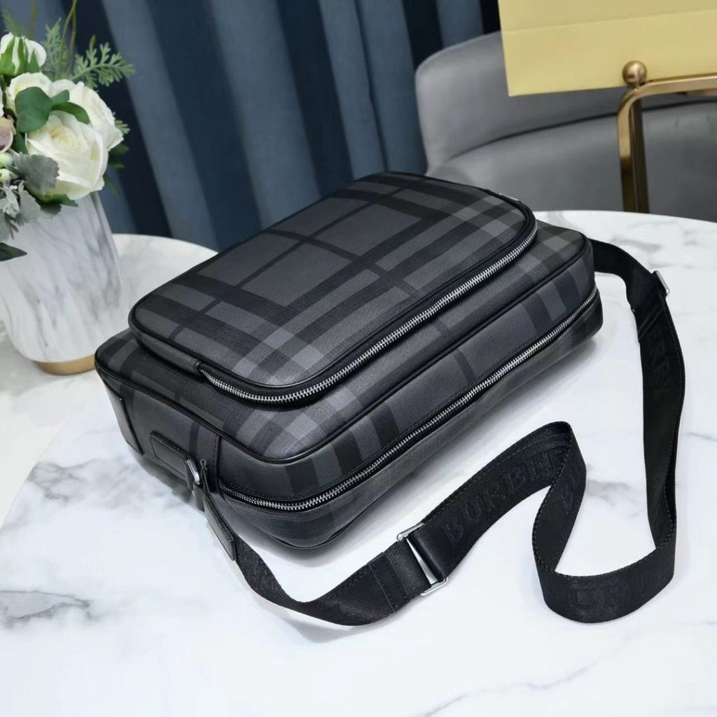 Burberry cmW58 YKK Gray Crossbody Bag 001340
