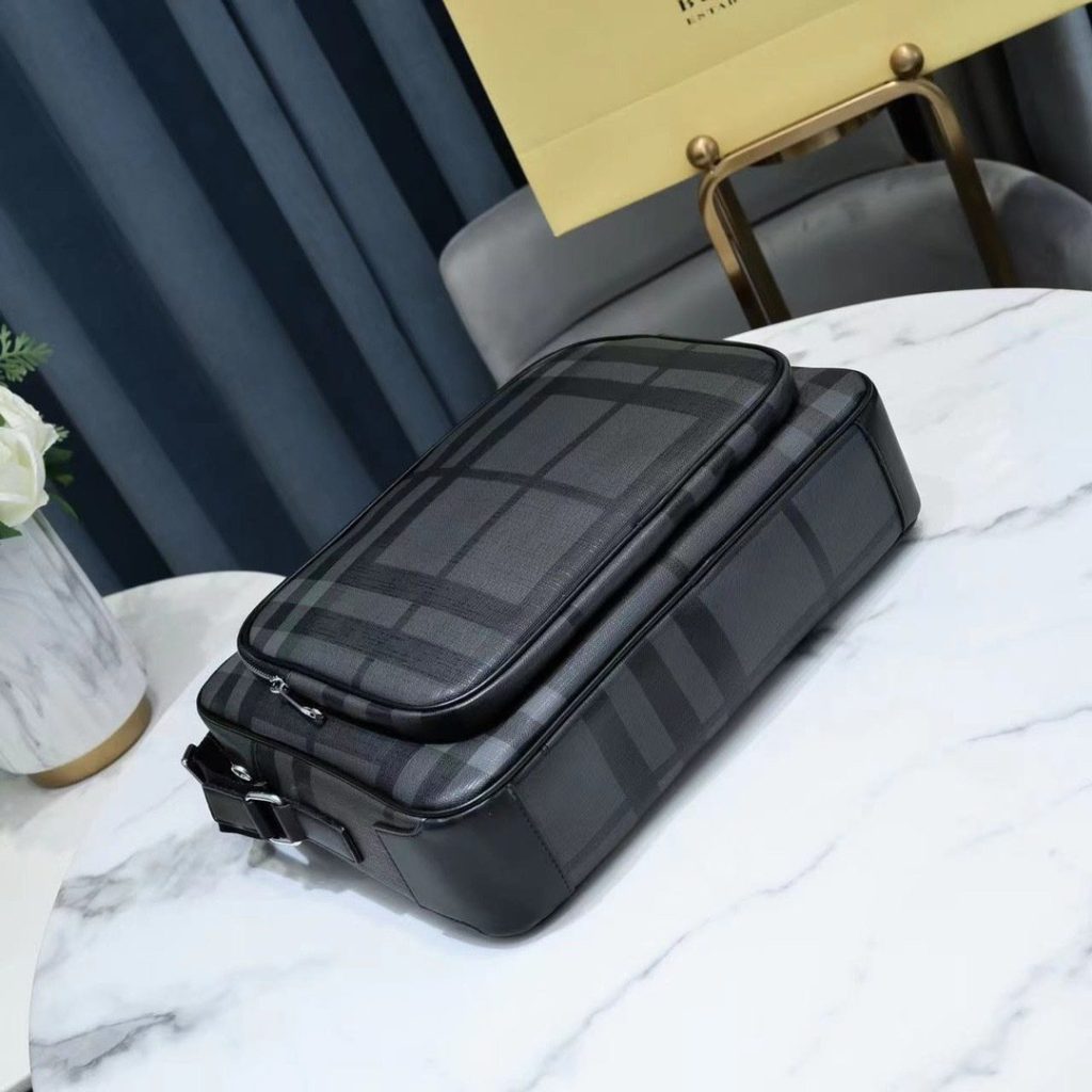 Burberry cmW58 YKK Gray Crossbody Bag 001340