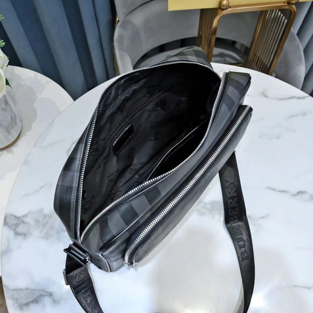 Burberry cmW58 YKK Gray Crossbody Bag 001340