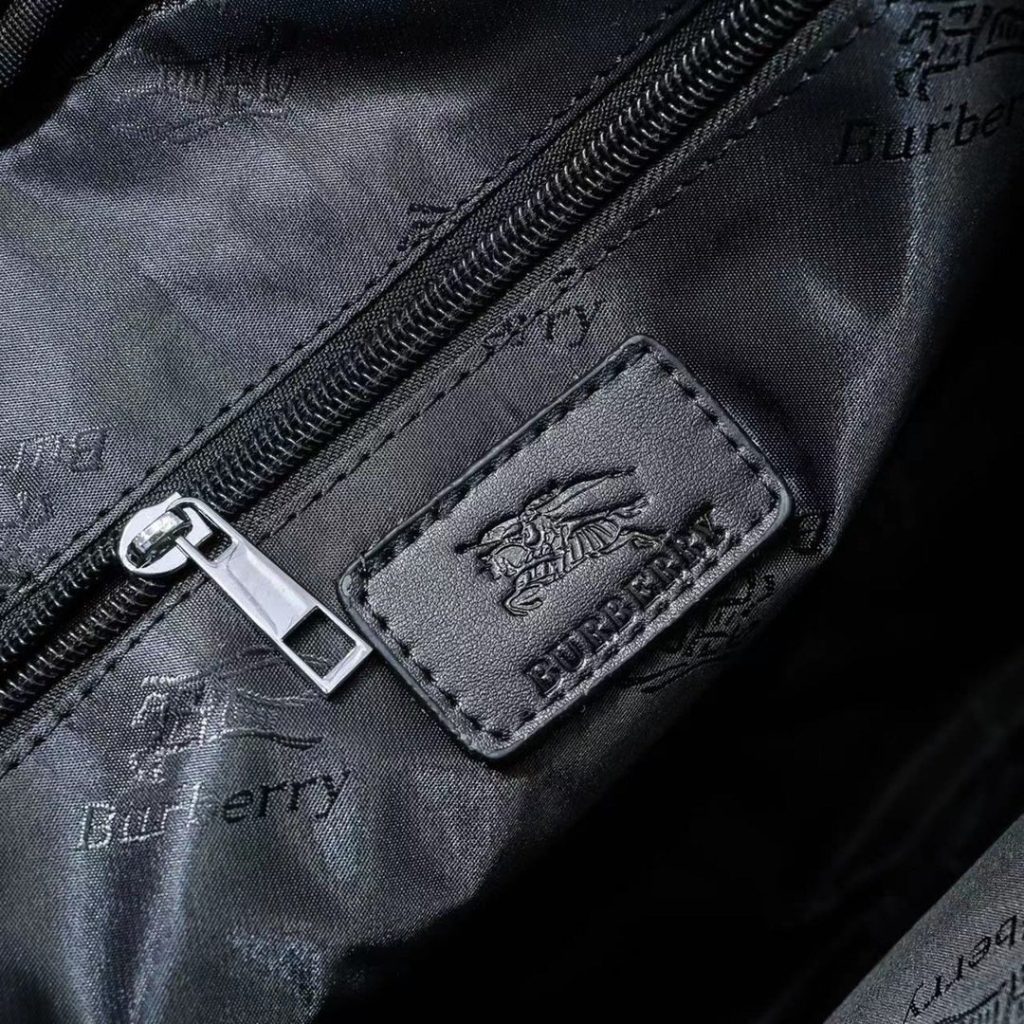 Burberry cmW58 YKK Gray Crossbody Bag 001340