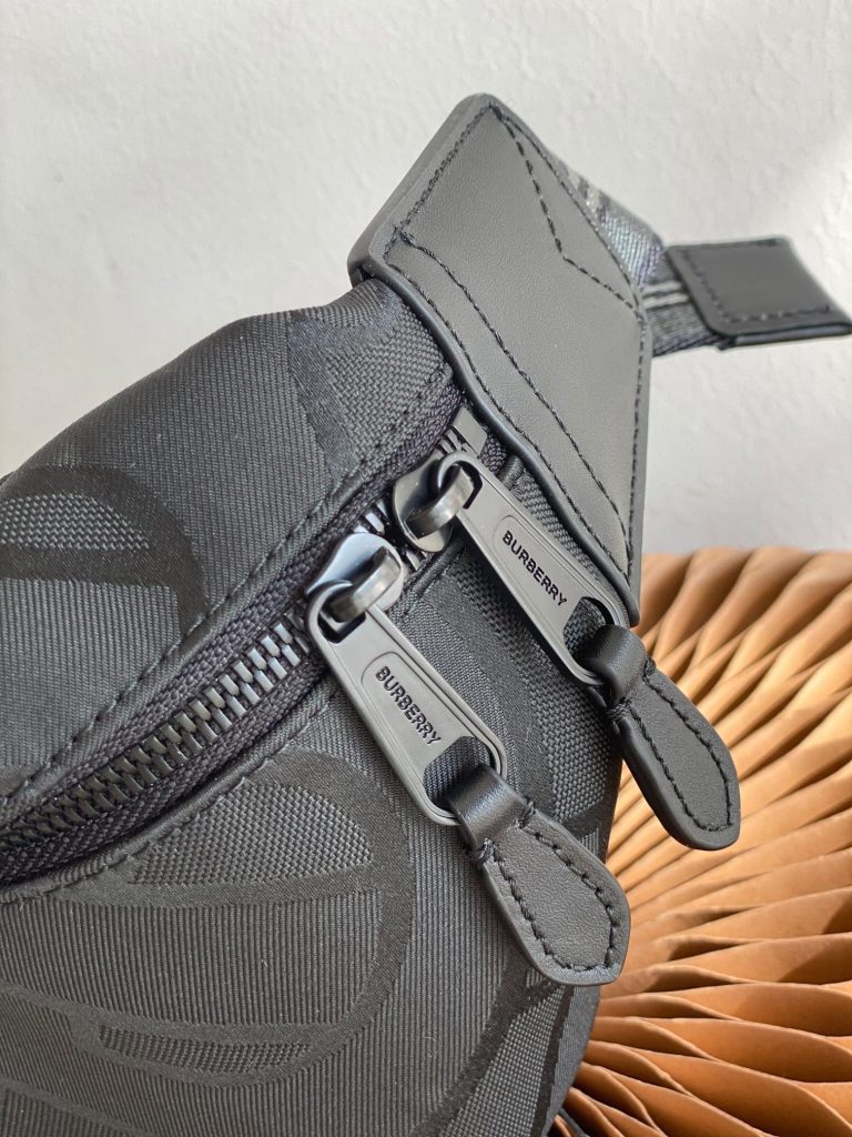 Burberry Canvas Bag 001320