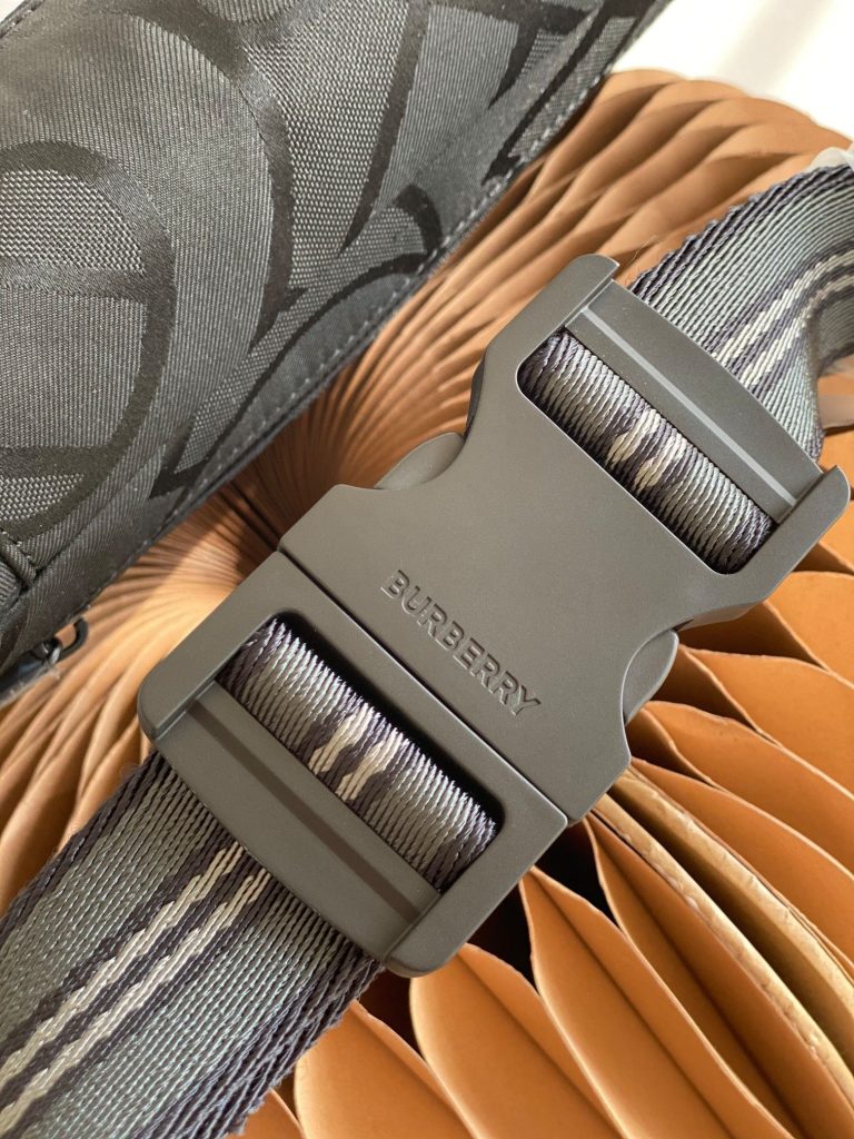 Burberry Canvas Bag 001320