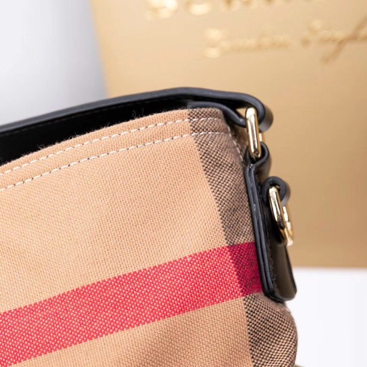 Burberry Bubrruy The Ashby Top Handle Bag 51461