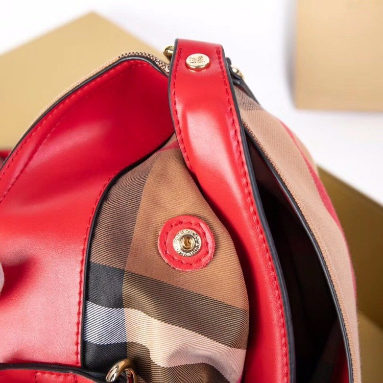 Burberry Bubrruy The Ashby Top Handle Bag 51461