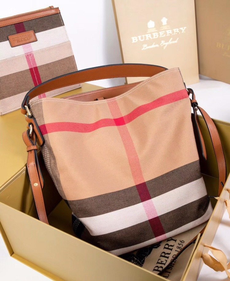 Burberry Bubrruy The Ashby Top Handle Bag 51461