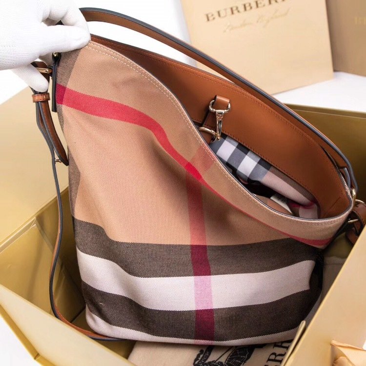 Burberry Bubrruy The Ashby Top Handle Bag 51461