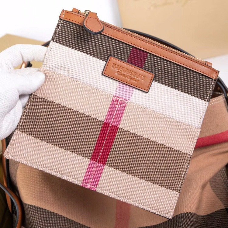 Burberry Bubrruy The Ashby Top Handle Bag 51461