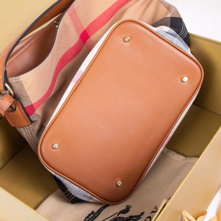 Burberry Bubrruy The Ashby Top Handle Bag 51461