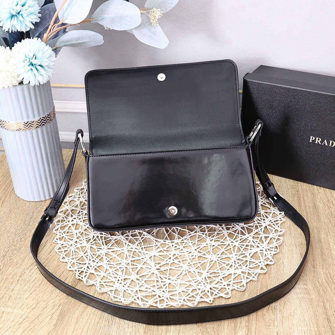 Prada Vintage Shoulder Bag 0835