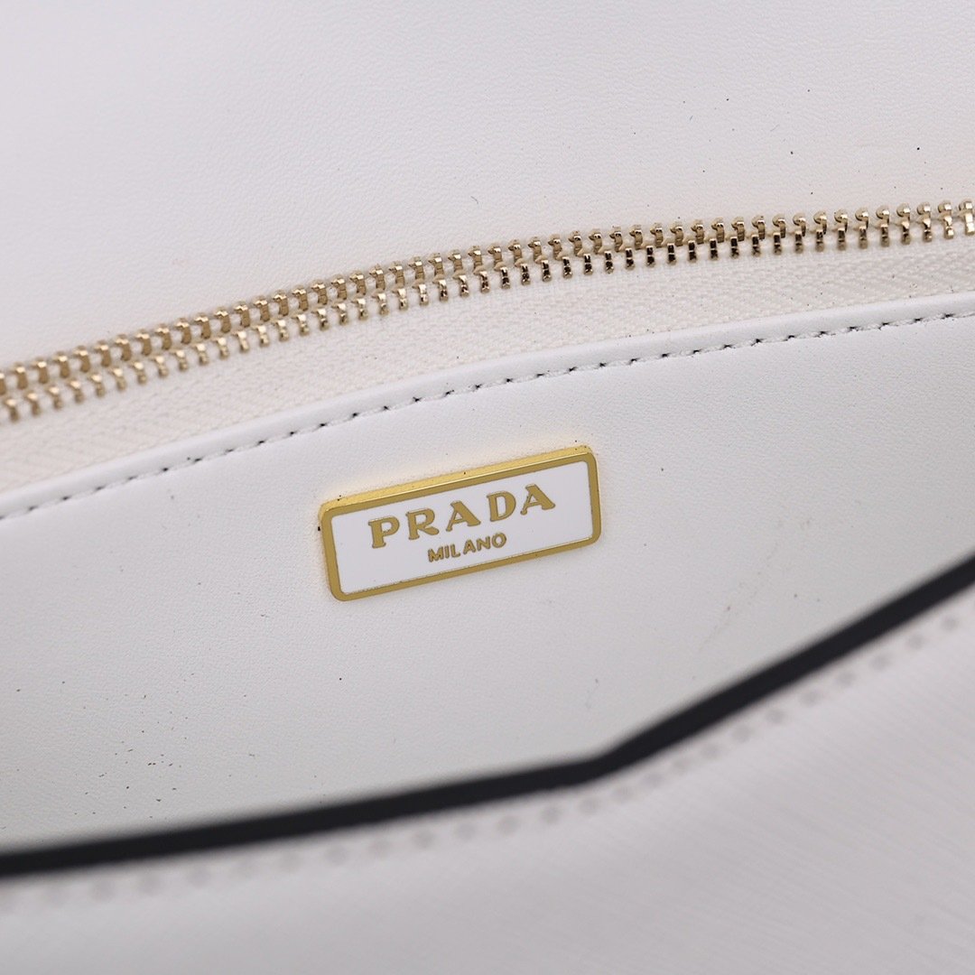 Prada Top Handle Bag 0836