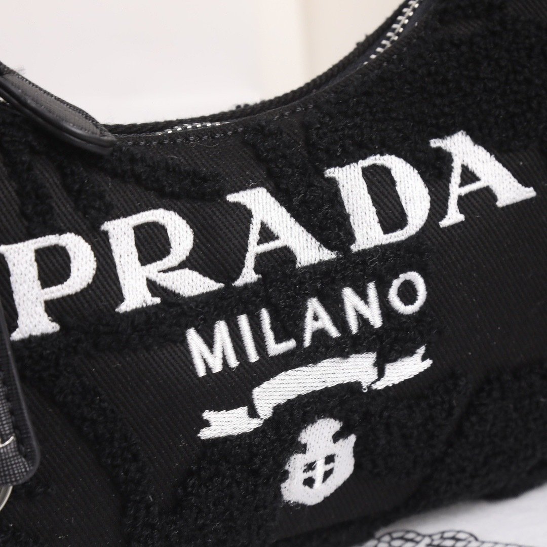 Prada Re-Edition Top Handle Bag 001280
