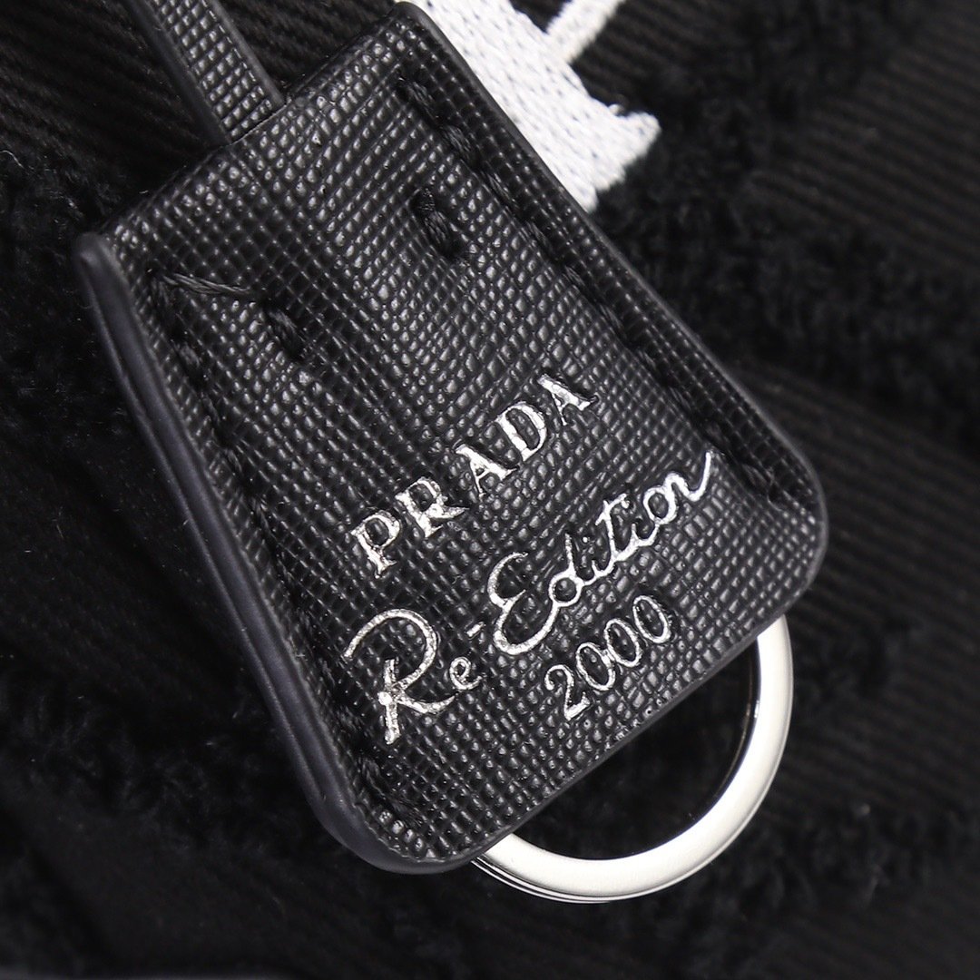Prada Re-Edition Top Handle Bag 001280