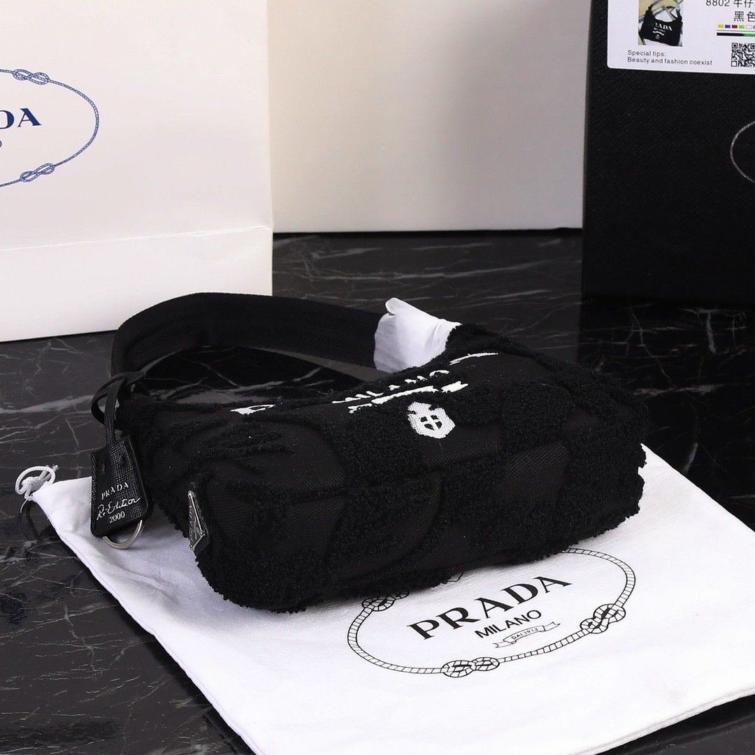 Prada Re-Edition Top Handle Bag 001280
