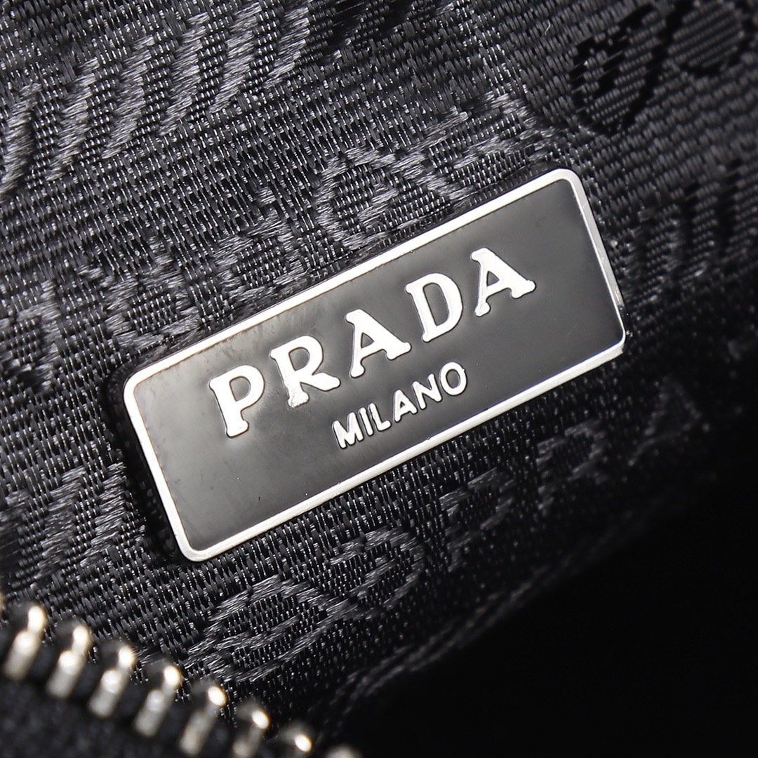Prada Re-Edition Top Handle Bag 001280
