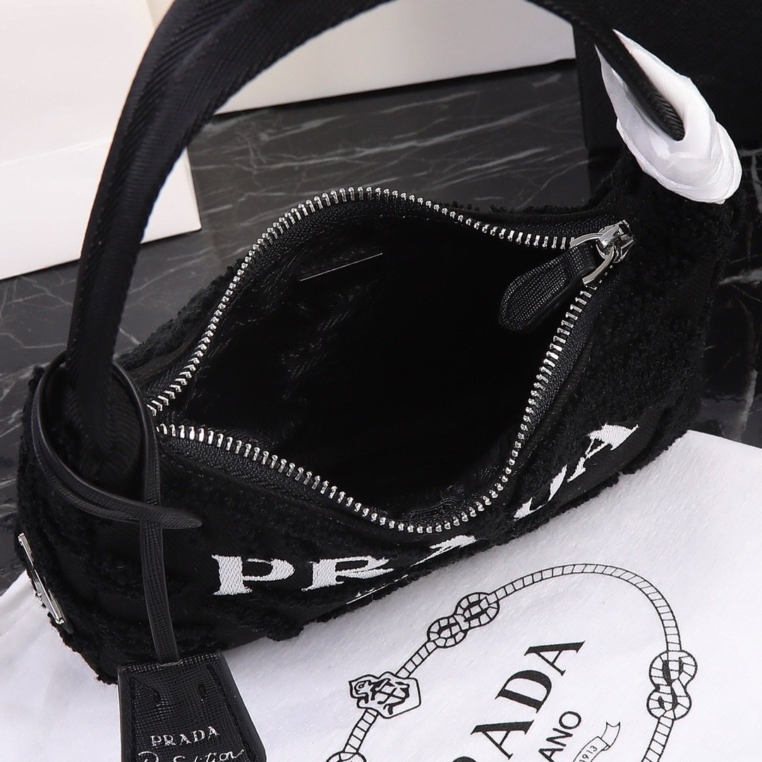 Prada Re-Edition Top Handle Bag 001280