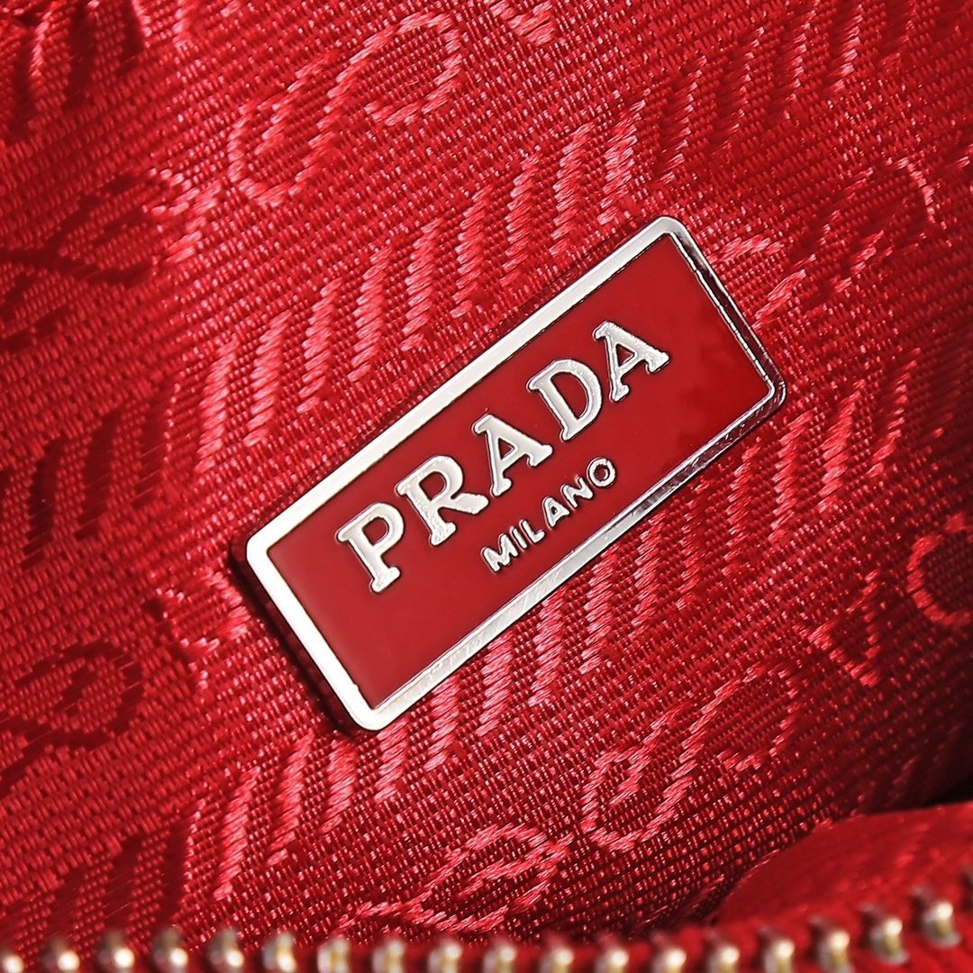 Prada Re-Edition Top Handle Bag 001280