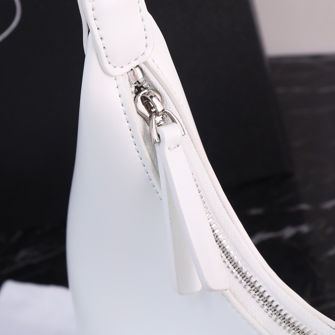 Prada Underarm Bag 001280