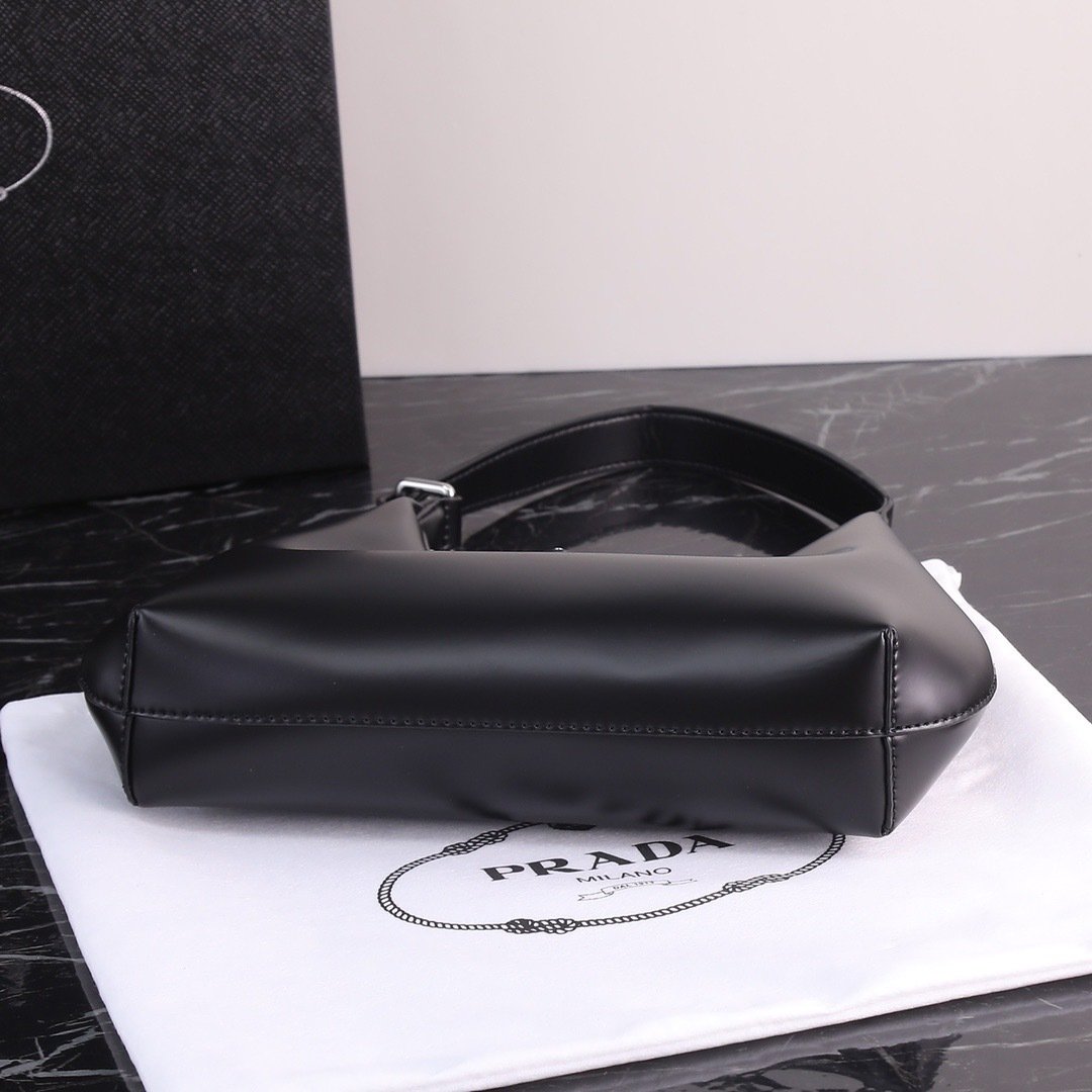 Prada Underarm Bag 001280