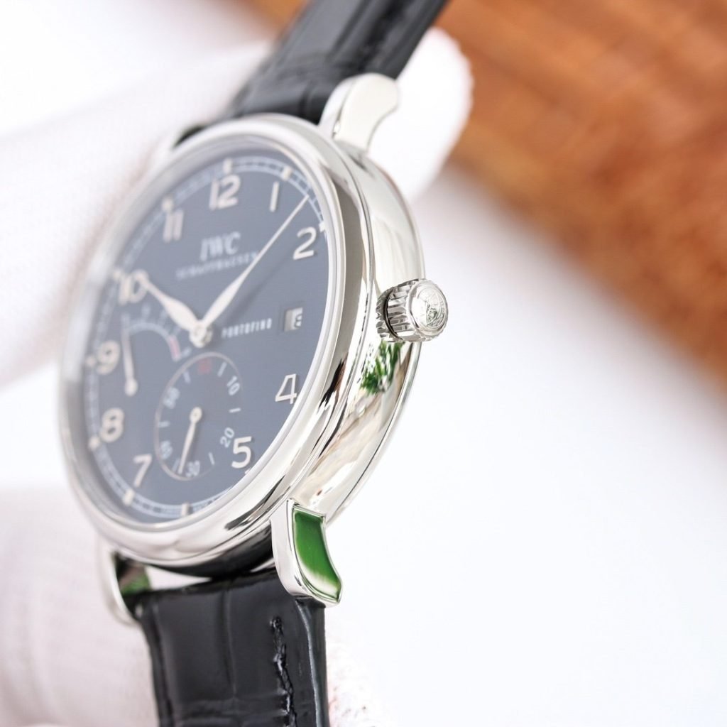 IWC White 1 THE Peak Appearance OF THE Gold