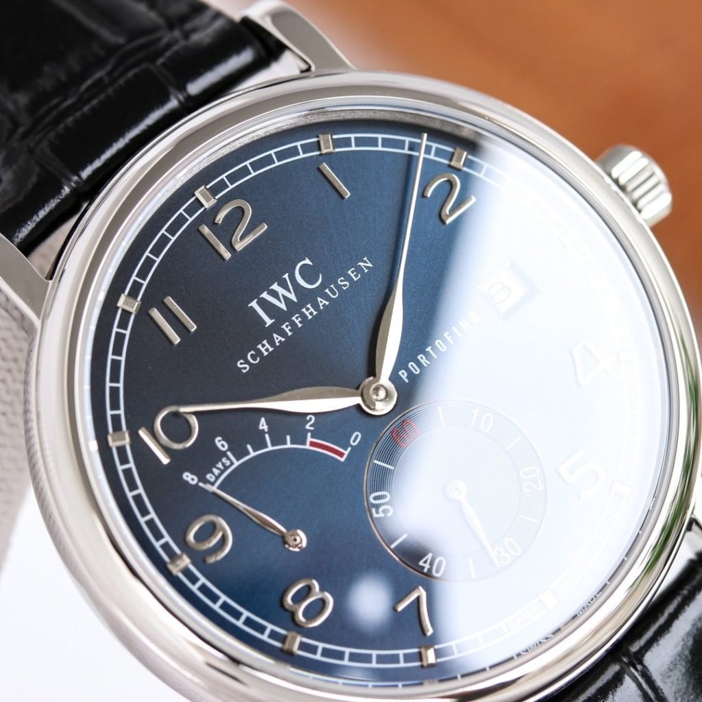 IWC White 1 THE Peak Appearance OF THE Gold