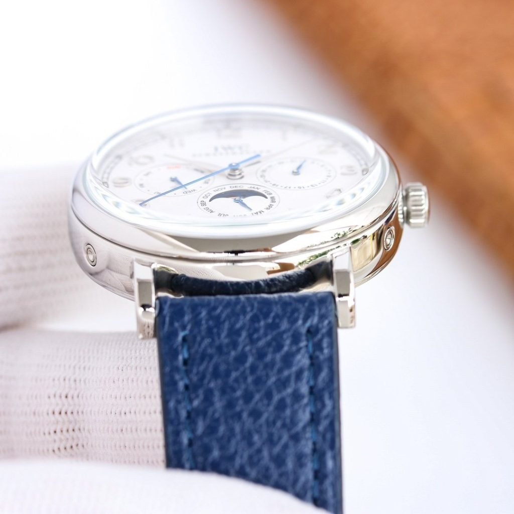 IWC White S THE Pinnacle OF Gold 50 Appearance