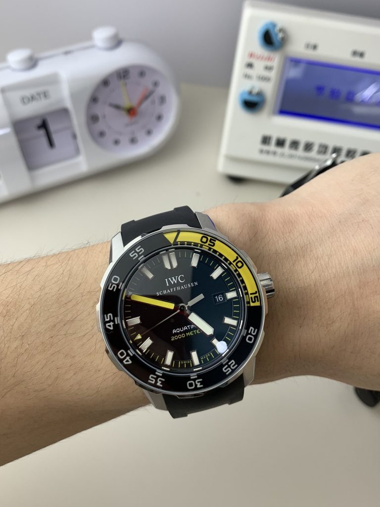 IWC World Quarter Yellow