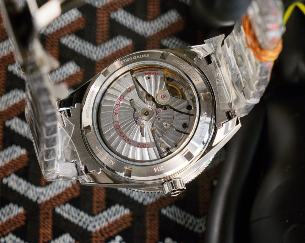 OMEGA Seahorse 300 Ultimate Coaxial Spectre 007 Watch This