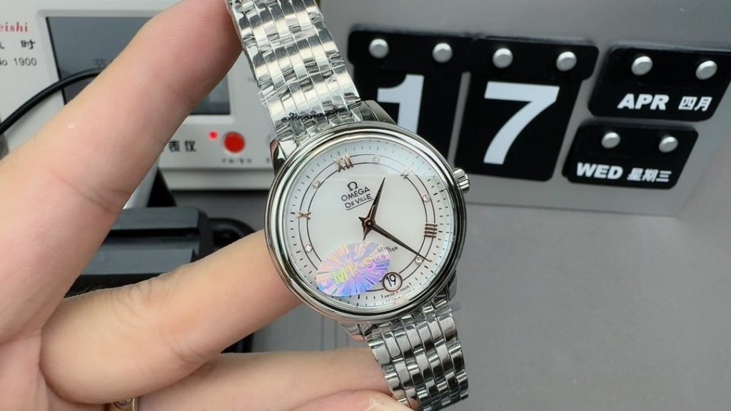 OMEGA TW Female Butterfly Flying