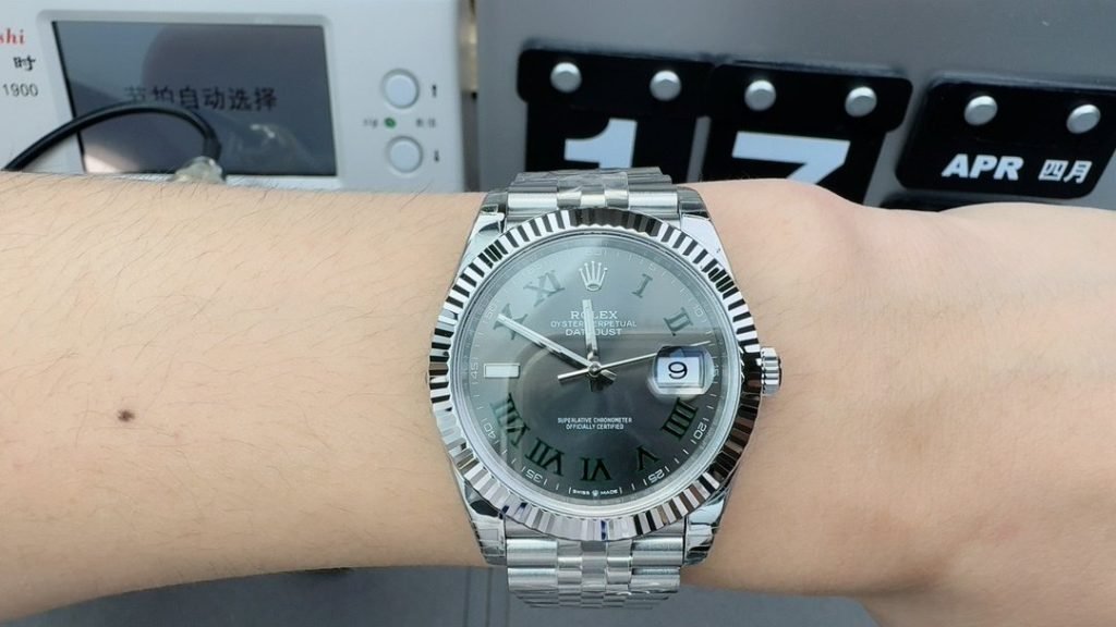 Rolex VS LOG Pineapple 41M