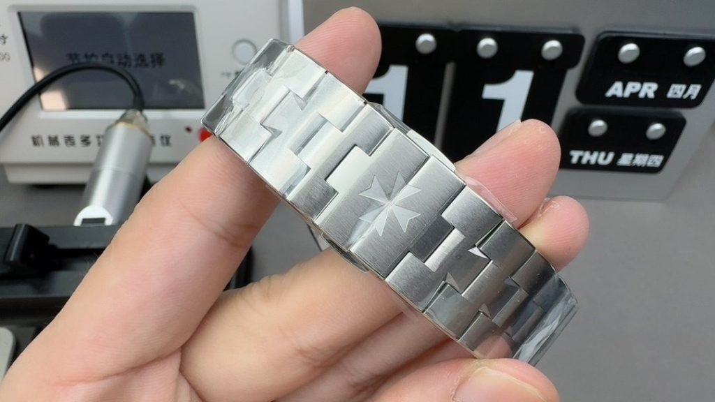 Vacheron Constantin 8F Across THE World