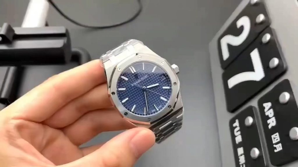 AP THE Audemars Piguet Royal OAK Mechanical Mens Watch