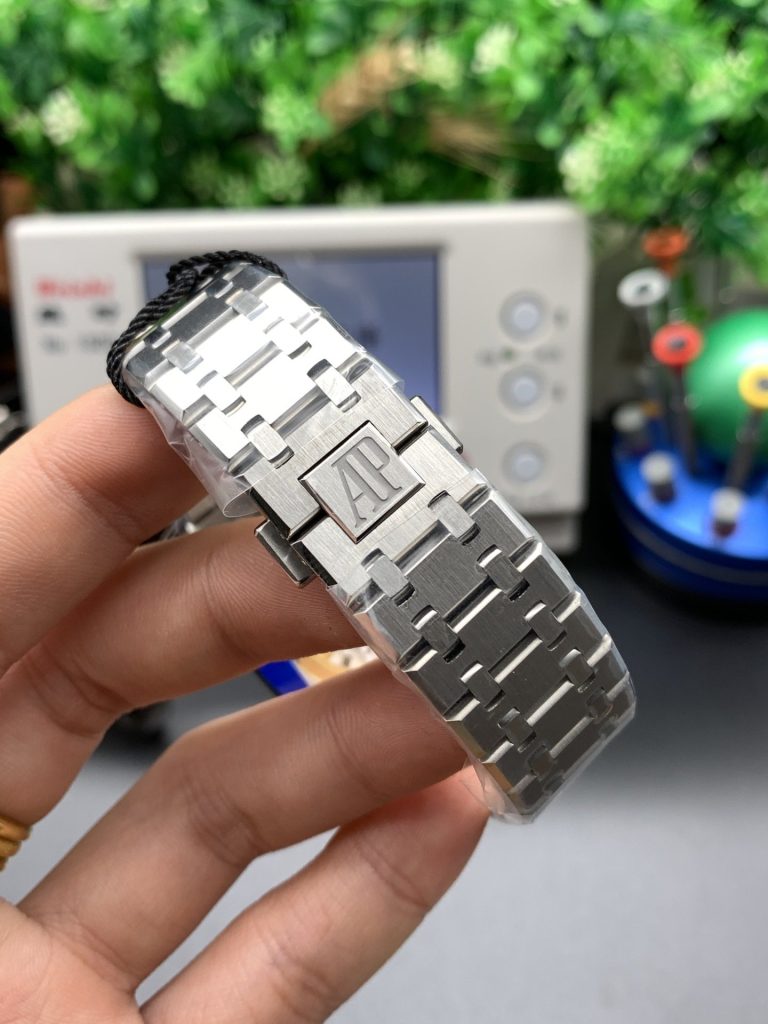 AP THE Audemars Piguet Royal OAK Mechanical Mens Watch