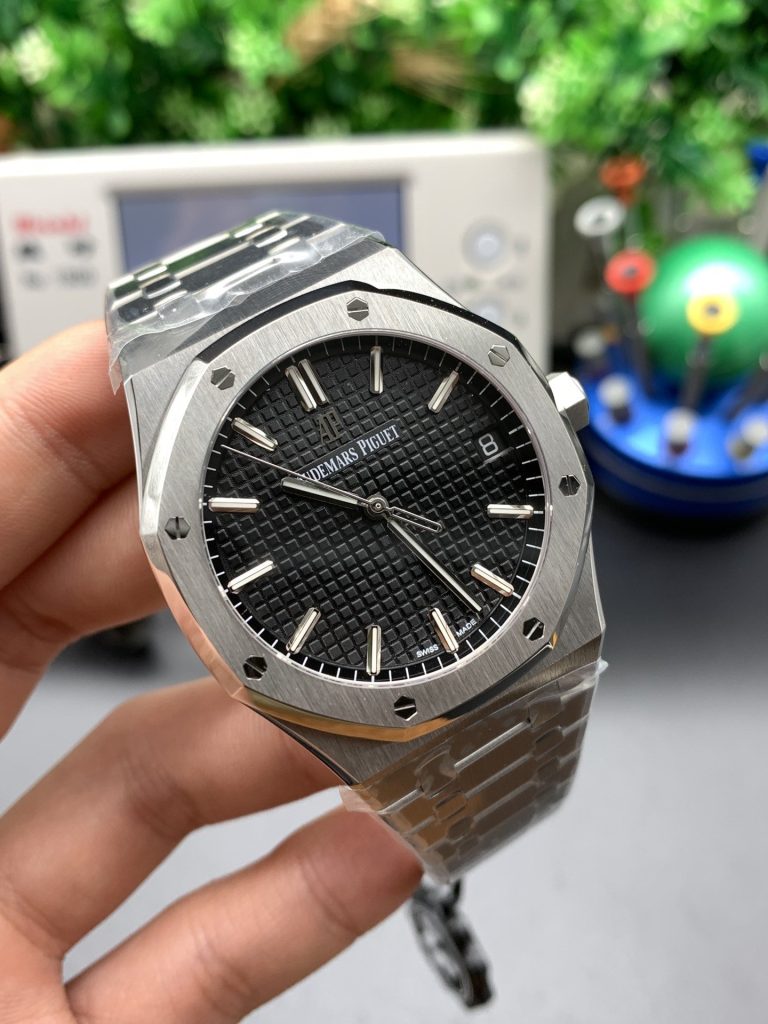 AP THE Audemars Piguet Royal OAK Mechanical Mens Watch