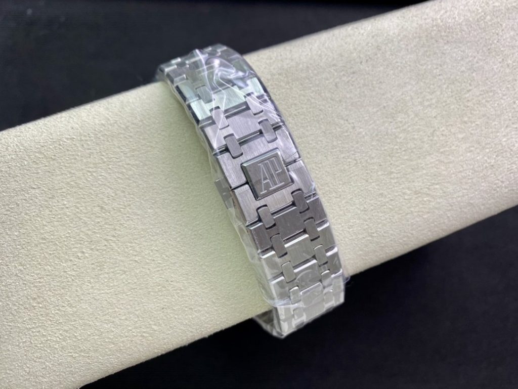 AP Single Counter Audemars Piguet Royal OAK Watch Size