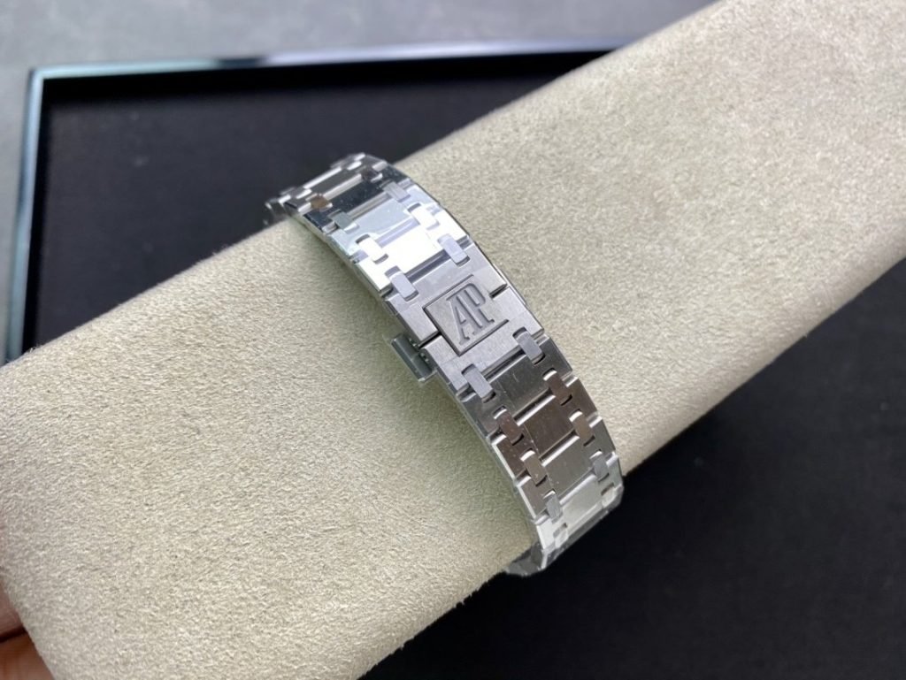AP THE OF THE Order Counter Audemars Piguet Royal