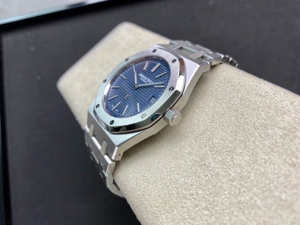 AP THE OF THE Order Counter Audemars Piguet Royal