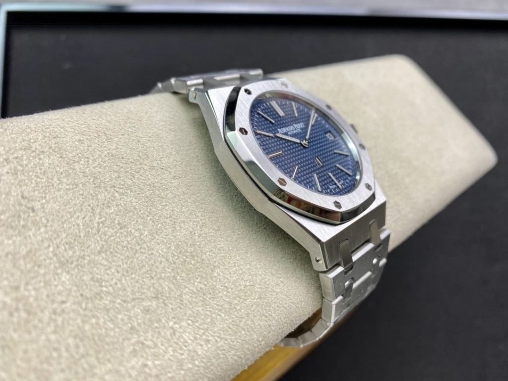 AP THE OF THE Order Counter Audemars Piguet Royal