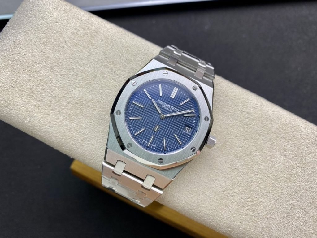 AP THE OF THE Order Counter Audemars Piguet Royal