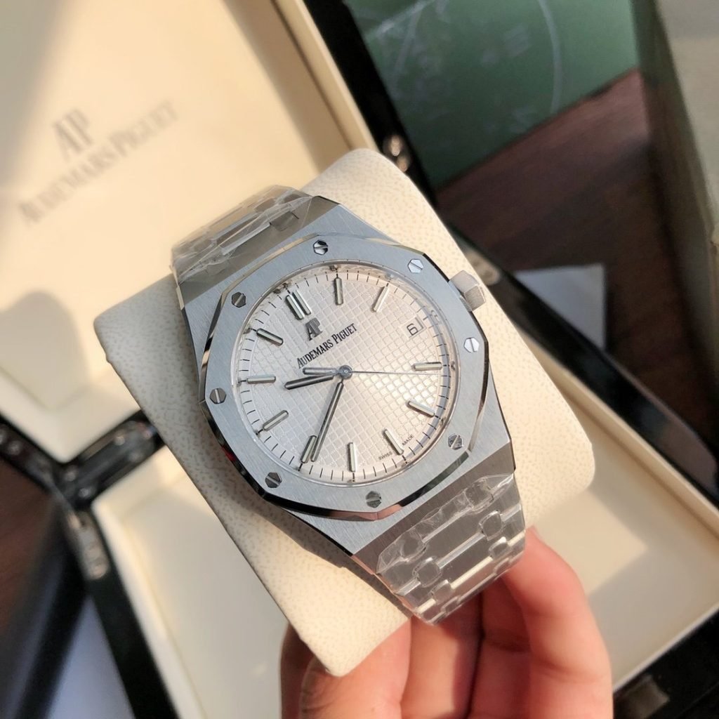 AP THE Size OF THE Single Audemars Piguet Royal